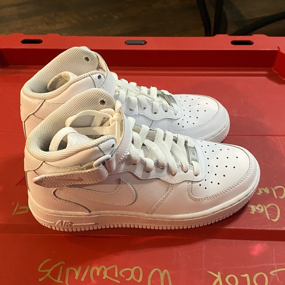 White Nike Air Force 1s Size 4.5 Y Excellent Condition